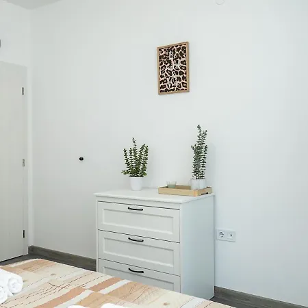 Apartment Modern Park - Outdoor Pool & Parking By Flat Manаger Warna